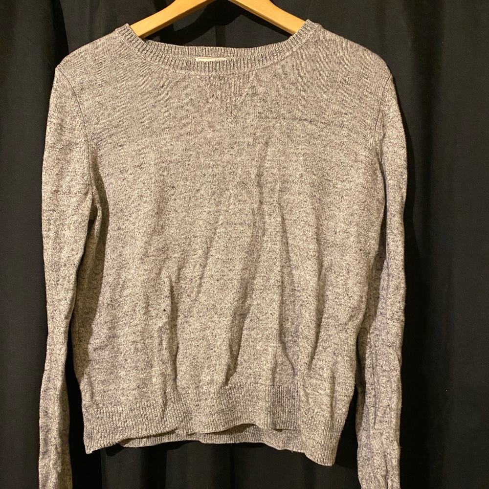 gray GAP crew neck sweater